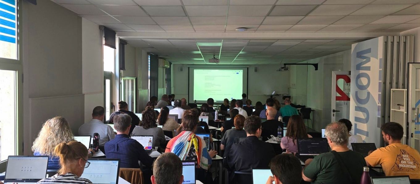 Lee más sobre el artículo STUCOM: integración estratégica de la Inteligencia Artificial en educación